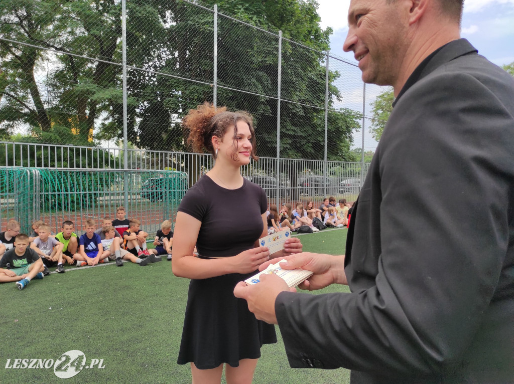 Wyróżnieni sportowcy SP 7 w Lesznie