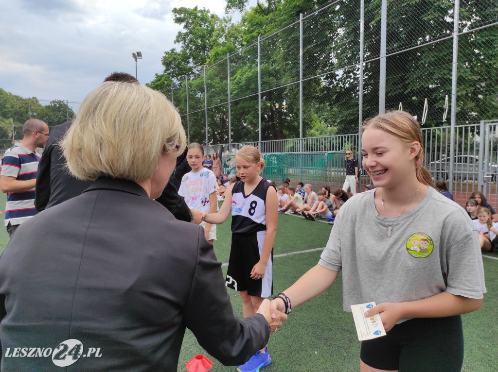 Wyróżnieni sportowcy SP 7 w Lesznie