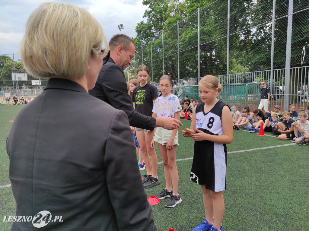 Wyróżnieni sportowcy SP 7 w Lesznie