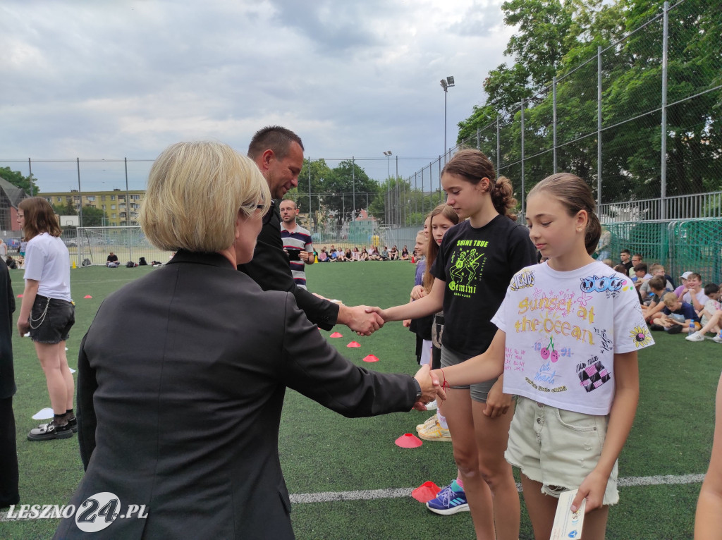 Wyróżnieni sportowcy SP 7 w Lesznie