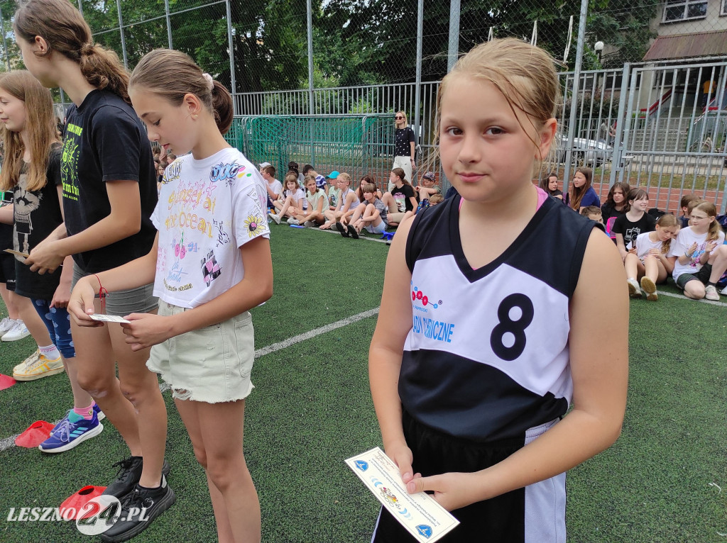 Wyróżnieni sportowcy SP 7 w Lesznie