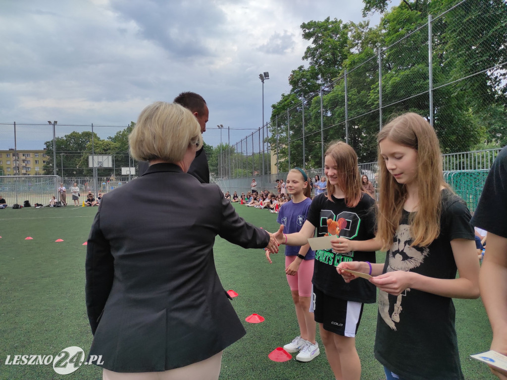 Wyróżnieni sportowcy SP 7 w Lesznie
