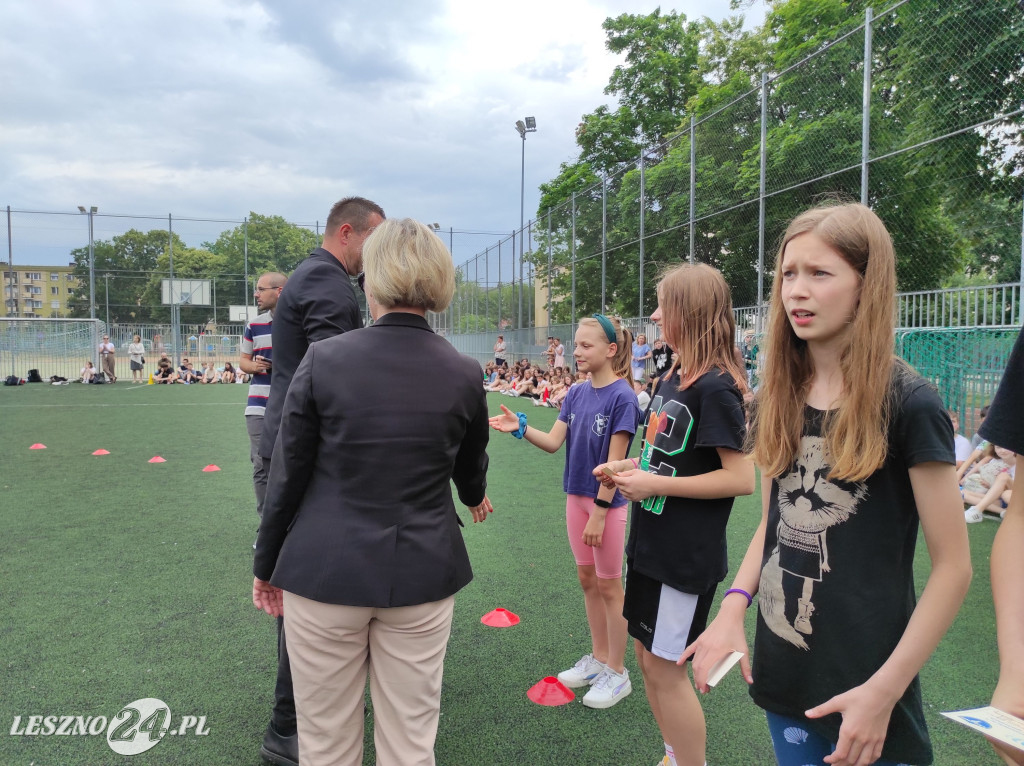 Wyróżnieni sportowcy SP 7 w Lesznie