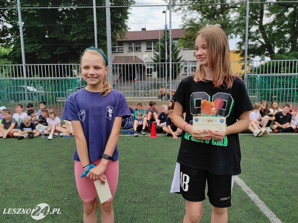 Wyróżnieni sportowcy SP 7 w Lesznie