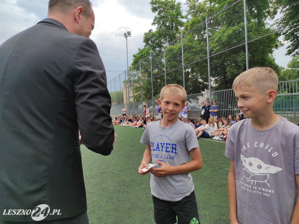 Wyróżnieni sportowcy SP 7 w Lesznie