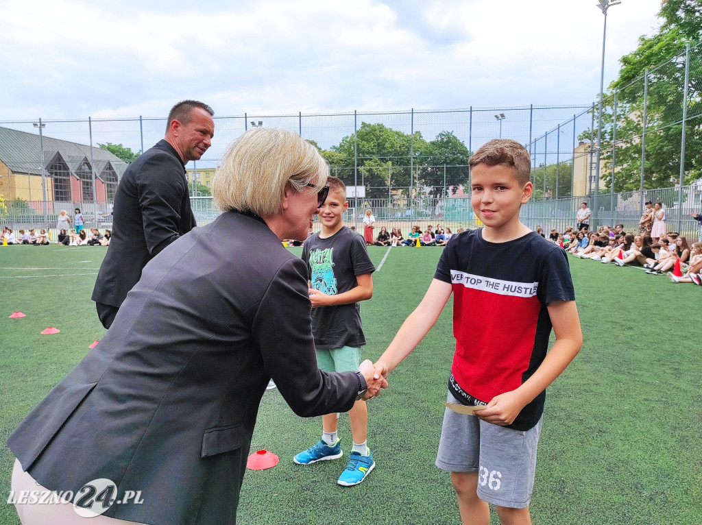 Wyróżnieni sportowcy SP 7 w Lesznie