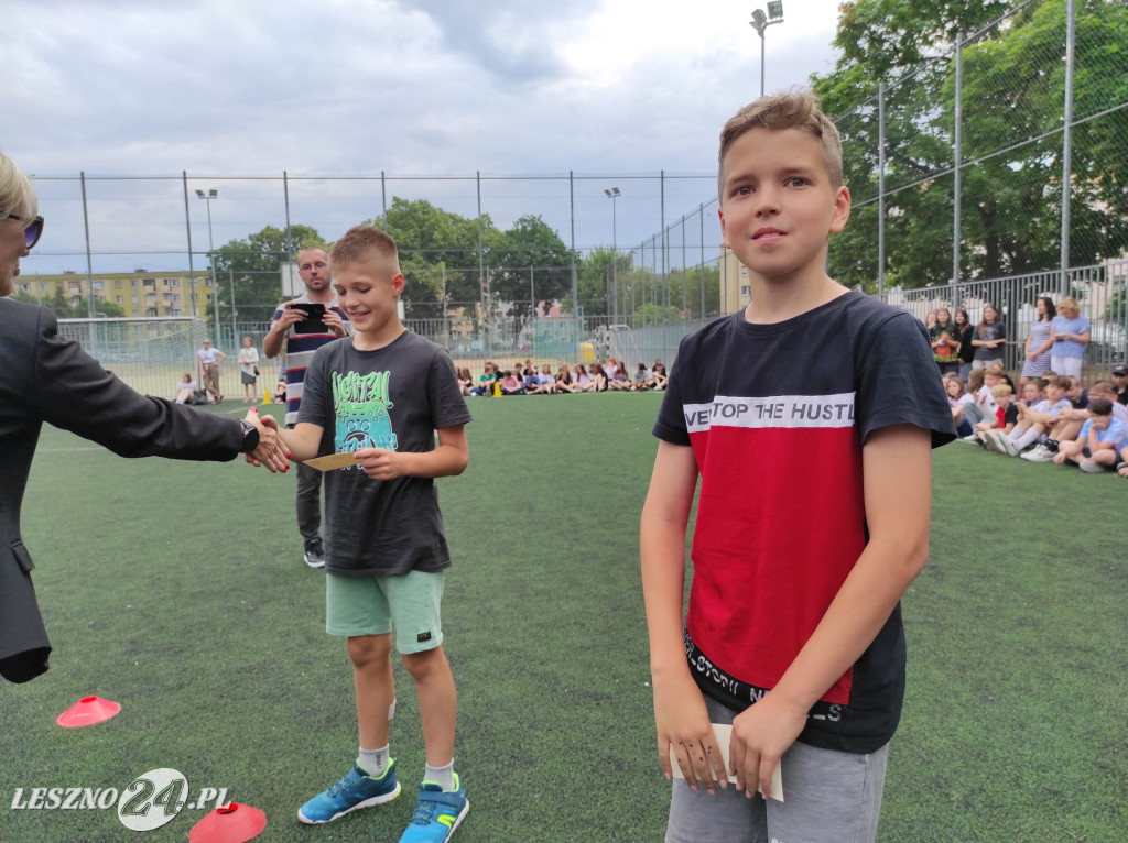 Wyróżnieni sportowcy SP 7 w Lesznie