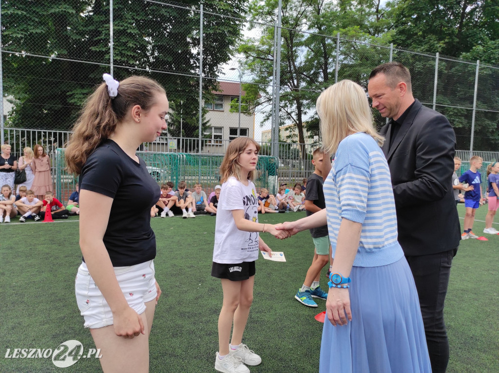 Wyróżnieni sportowcy SP 7 w Lesznie