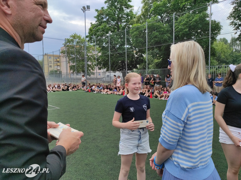 Wyróżnieni sportowcy SP 7 w Lesznie
