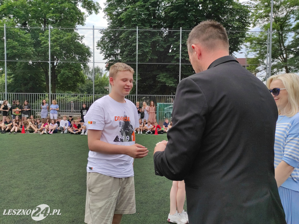 Wyróżnieni sportowcy SP 7 w Lesznie