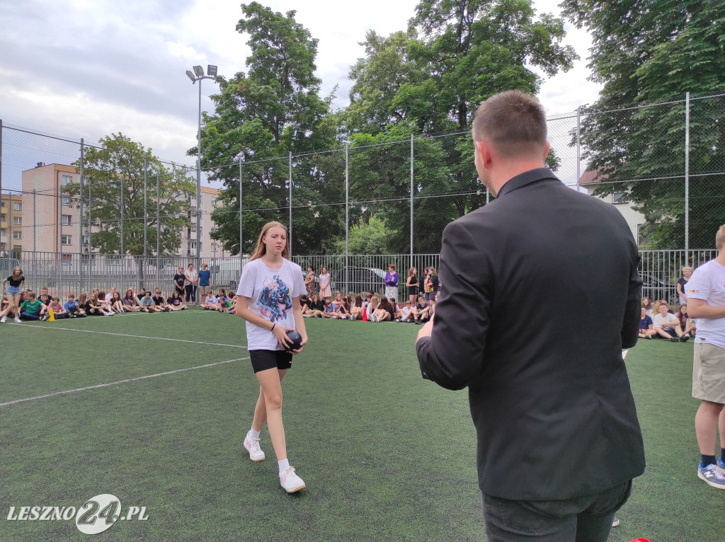 Wyróżnieni sportowcy SP 7 w Lesznie