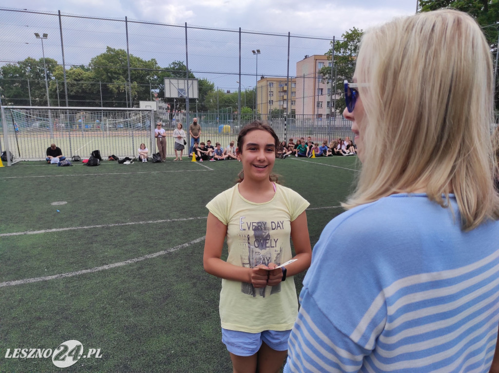Wyróżnieni sportowcy SP 7 w Lesznie