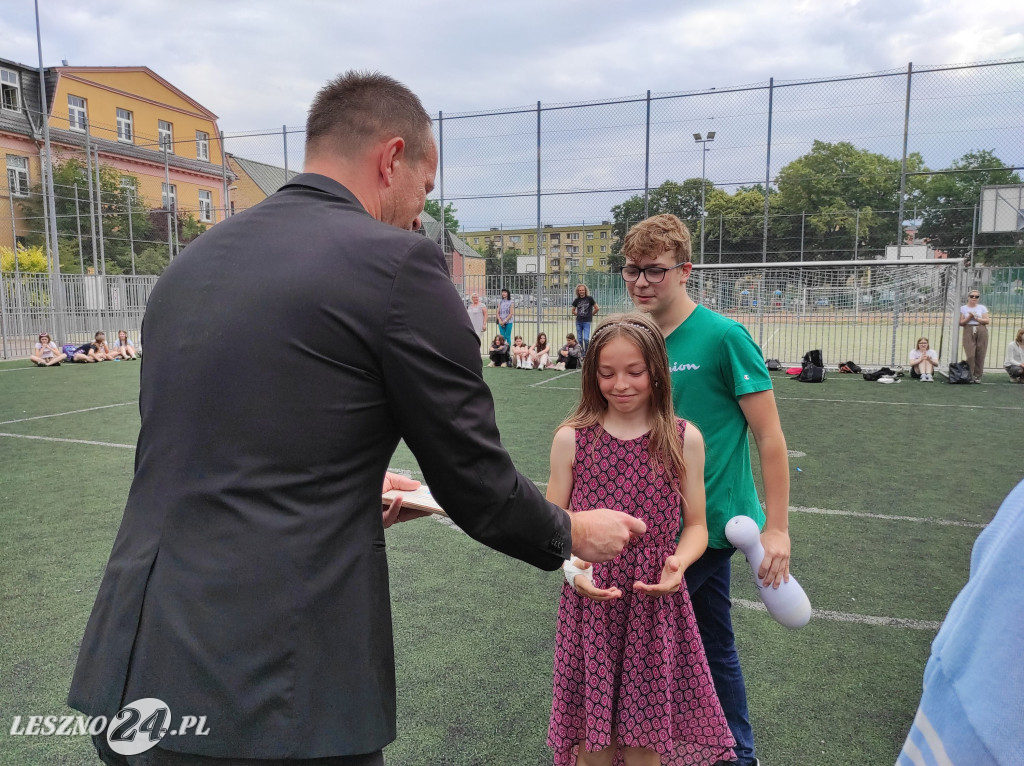 Wyróżnieni sportowcy SP 7 w Lesznie