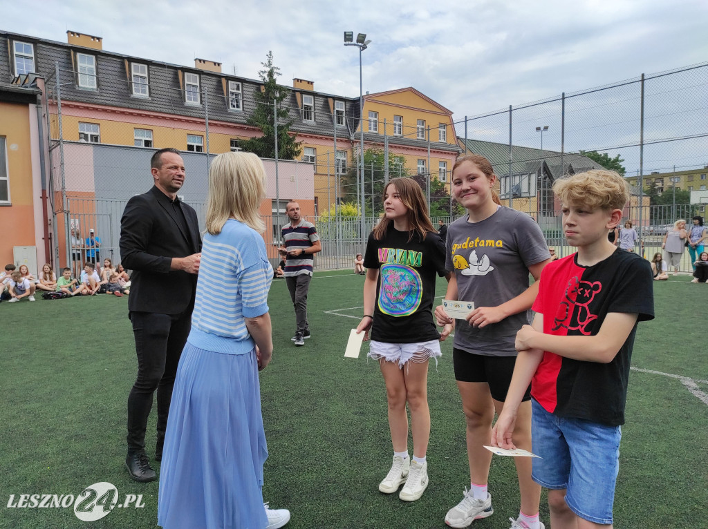Wyróżnieni sportowcy SP 7 w Lesznie