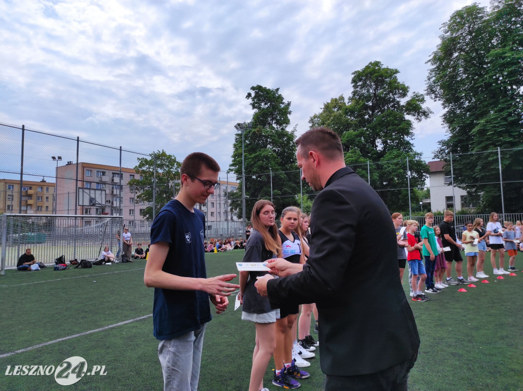 Wyróżnieni sportowcy SP 7 w Lesznie