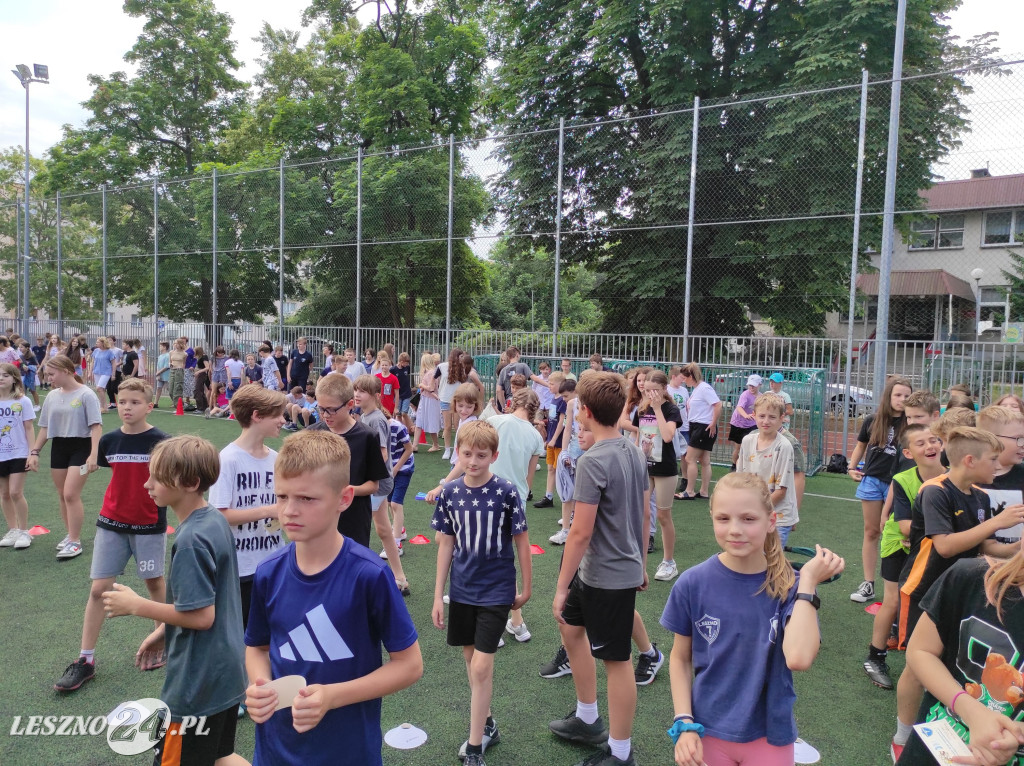 Wyróżnieni sportowcy SP 7 w Lesznie