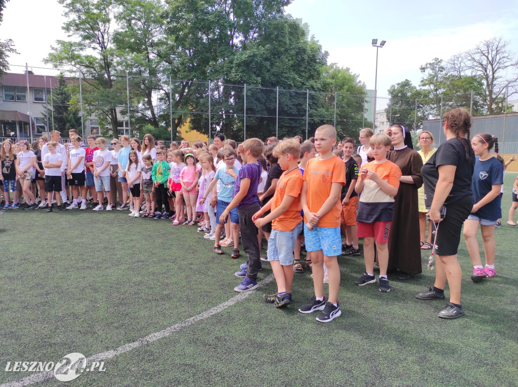 Wyróżnieni sportowcy SP 7 w Lesznie