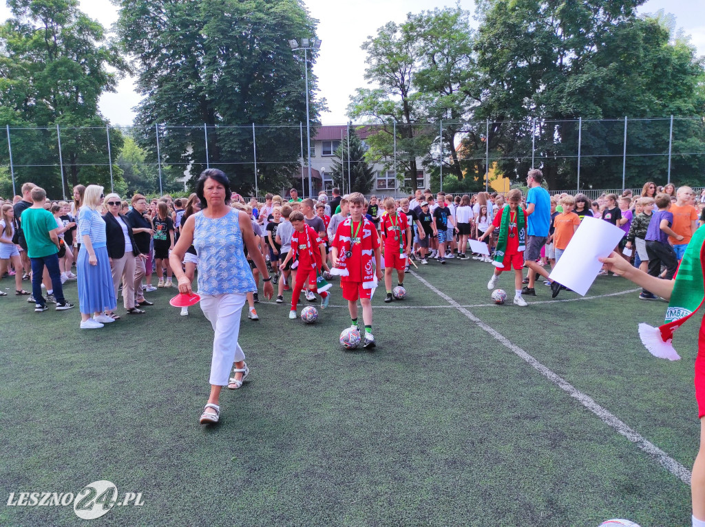 Wyróżnieni sportowcy SP 7 w Lesznie