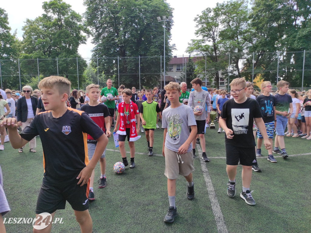 Wyróżnieni sportowcy SP 7 w Lesznie
