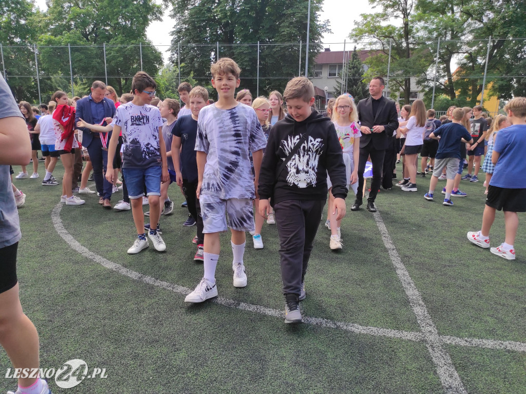 Wyróżnieni sportowcy SP 7 w Lesznie