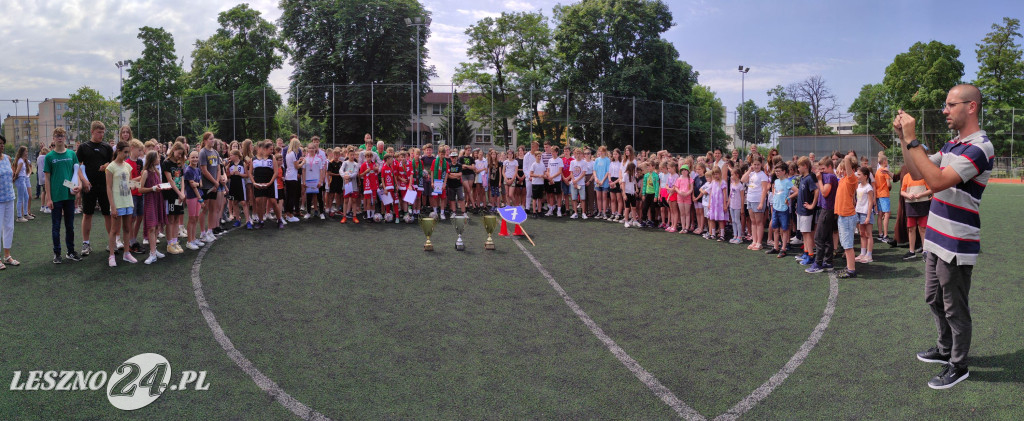 Wyróżnieni sportowcy SP 7 w Lesznie