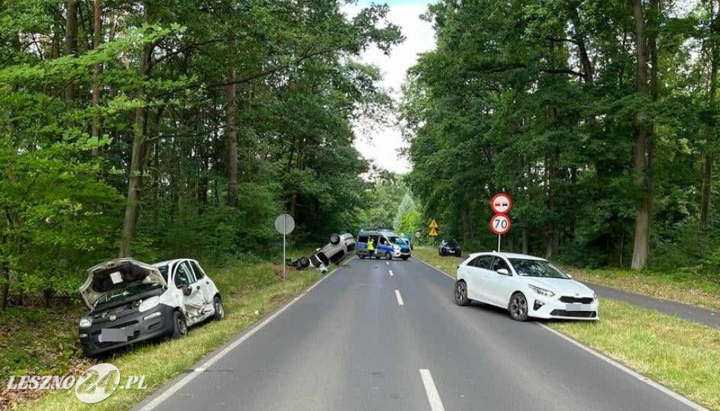 Zderzenie trzech aut w Nowym Świecie