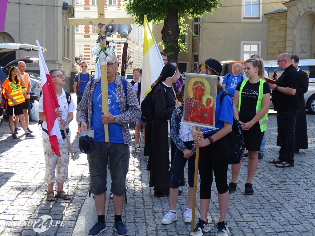 Grupa z Leszna wyruszyła na pielgrzymkę