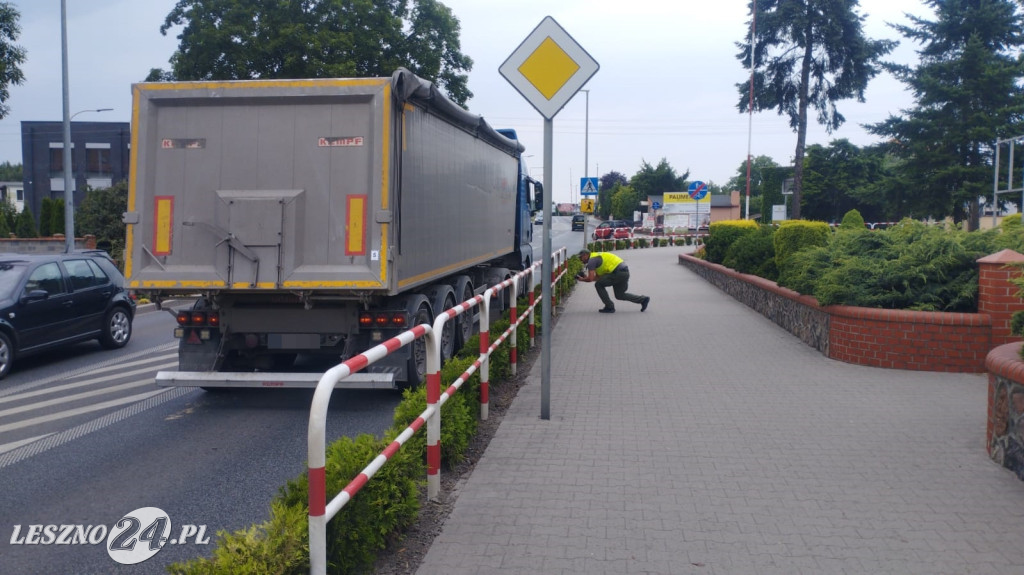 Koło od tira i uderzyło w matkę z dzieckiem