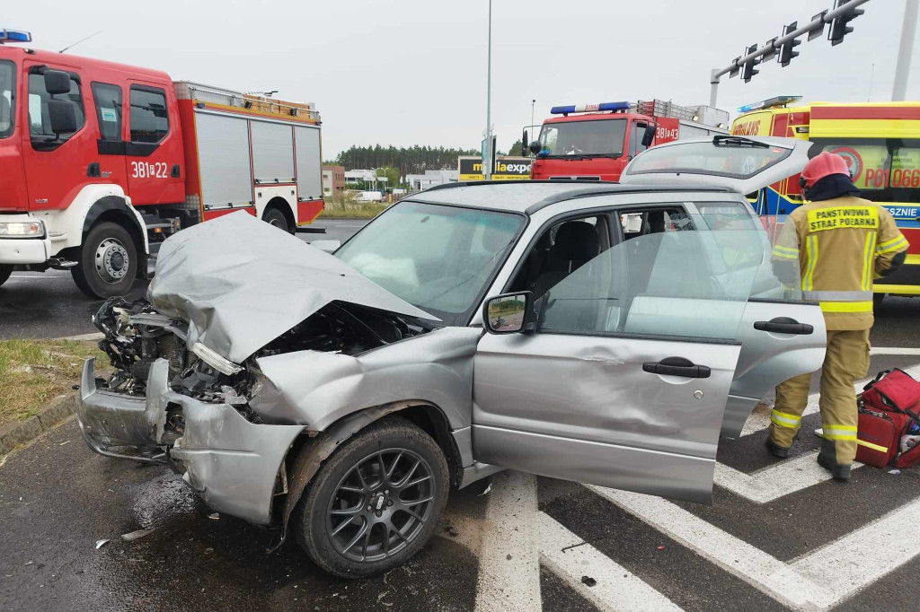 Zderzyły się dwa auta. Trzy osoby w szpitalu