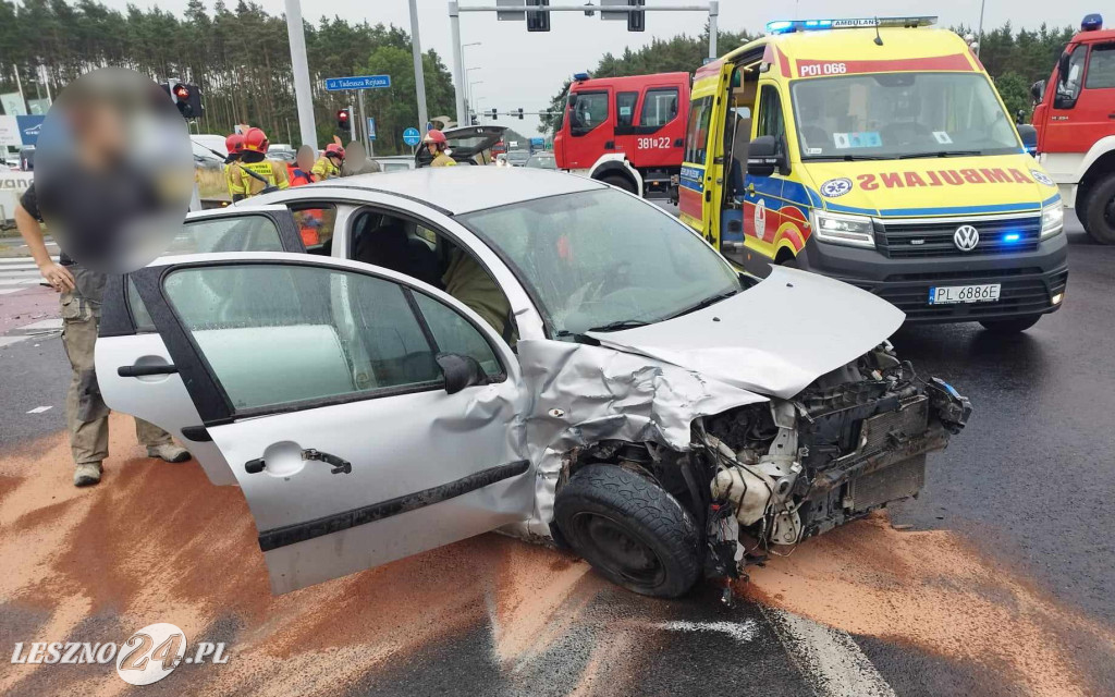 Zderzyły się dwa auta. Trzy osoby w szpitalu
