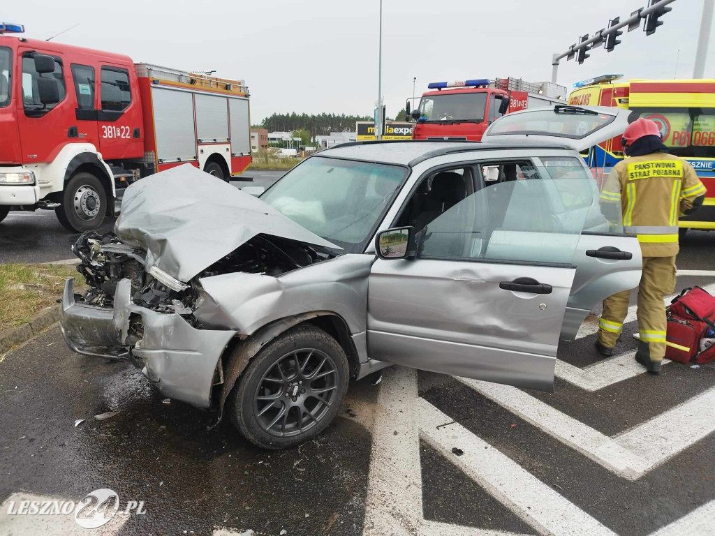 Zderzyły się dwa auta. Trzy osoby w szpitalu