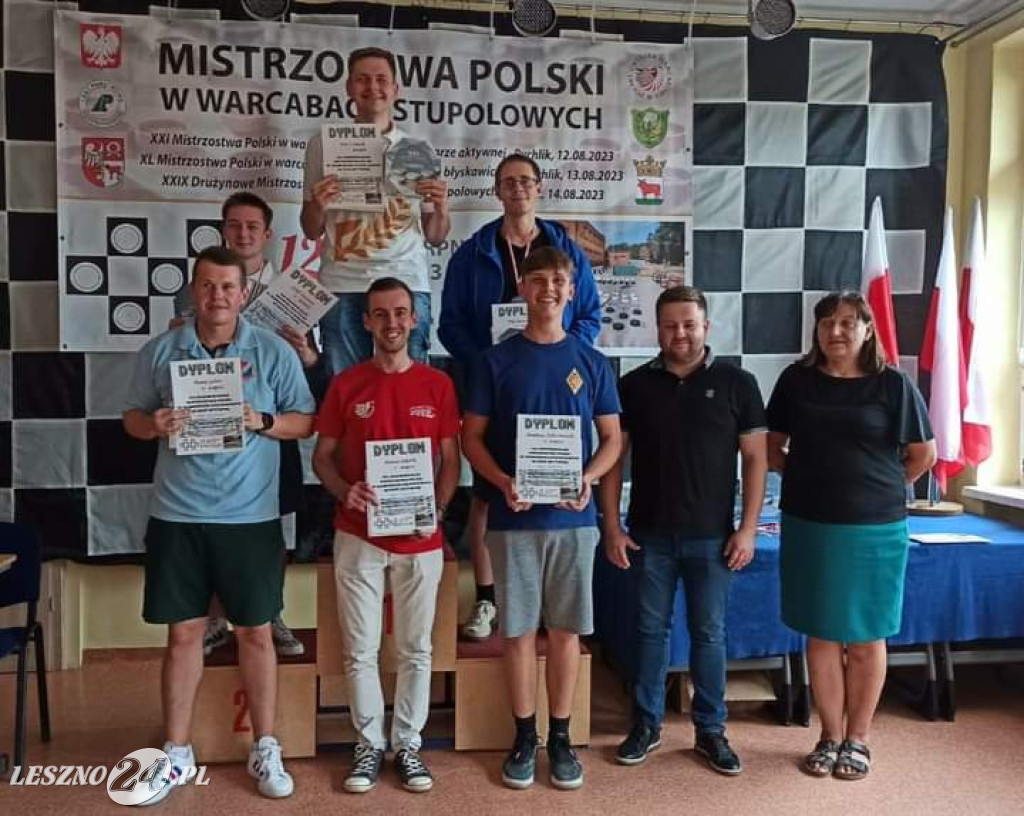 Warcabiści Roszady z medalami