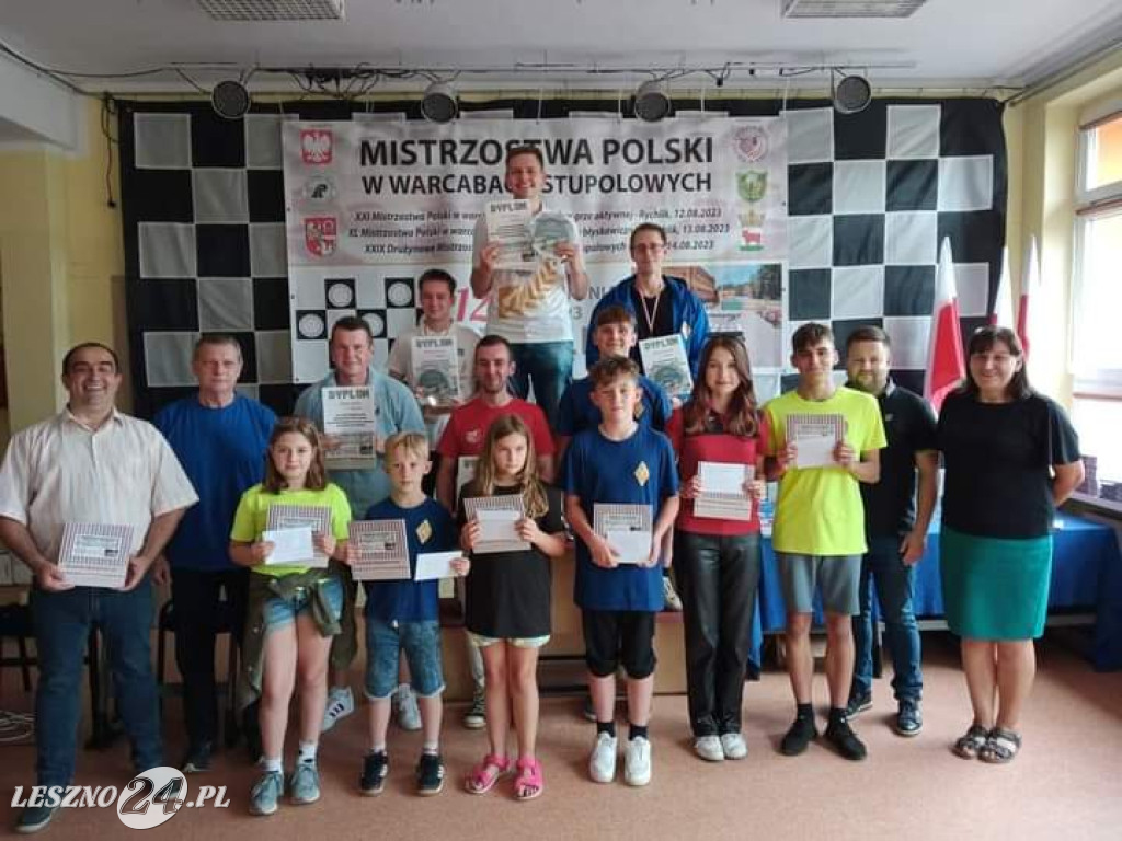 Warcabiści Roszady z medalami