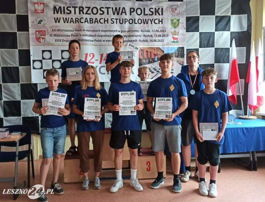 Warcabiści Roszady z medalami