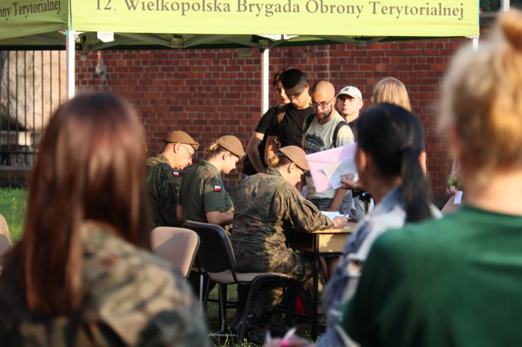Kolejni ochotnicy szkolą się na terytorialsów