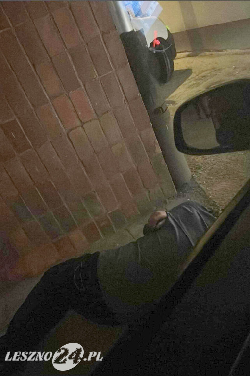 Co zrobić z bezdomnymi nocującymi na parkingu?