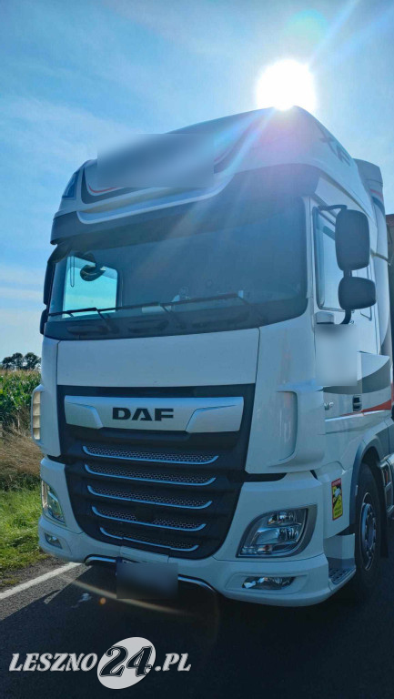 Zderzenie dwóch tirów i peugeota