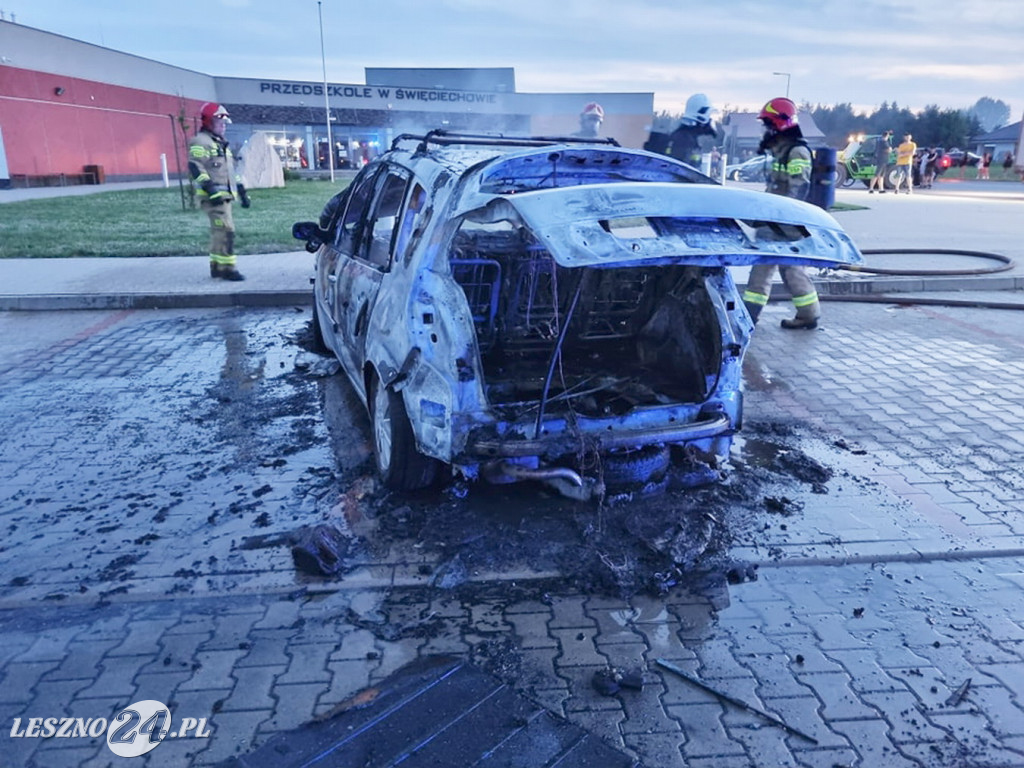 W Święciechowie spalił się samochód
