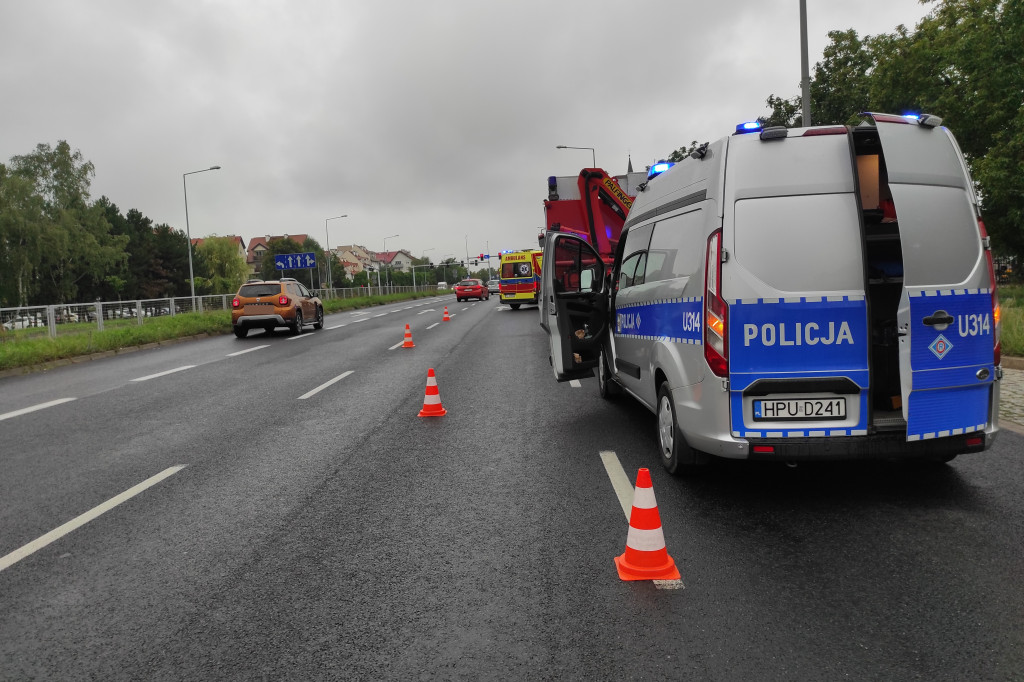 Zderzenie aut na Alei Konstytucji 3 Maja w Lesznie