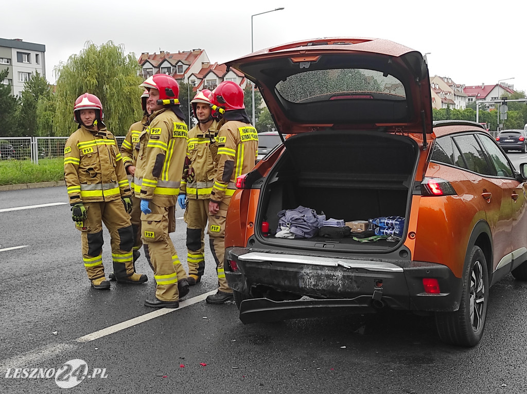 Zderzenie aut na Alei Konstytucji 3 Maja w Lesznie