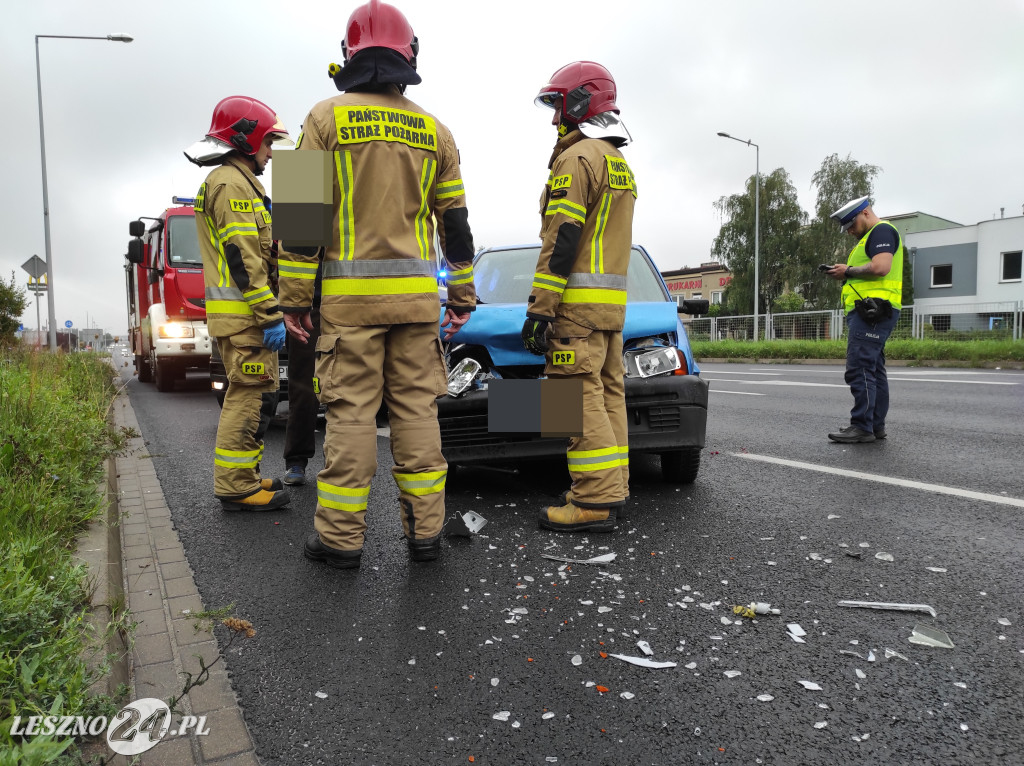 Zderzenie aut na Alei Konstytucji 3 Maja w Lesznie