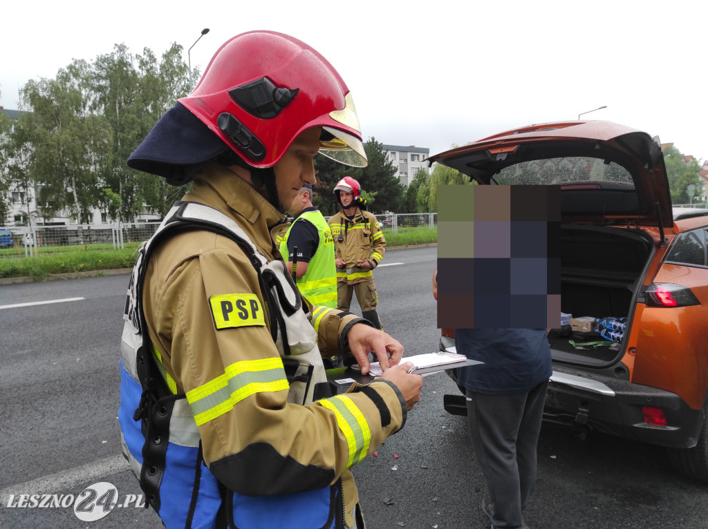 Zderzenie aut na Alei Konstytucji 3 Maja w Lesznie