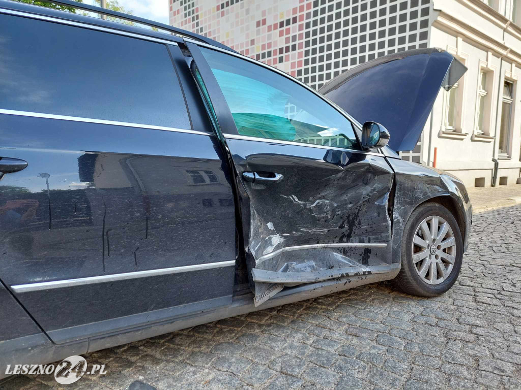 Zderzenie aut w centrum Leszna