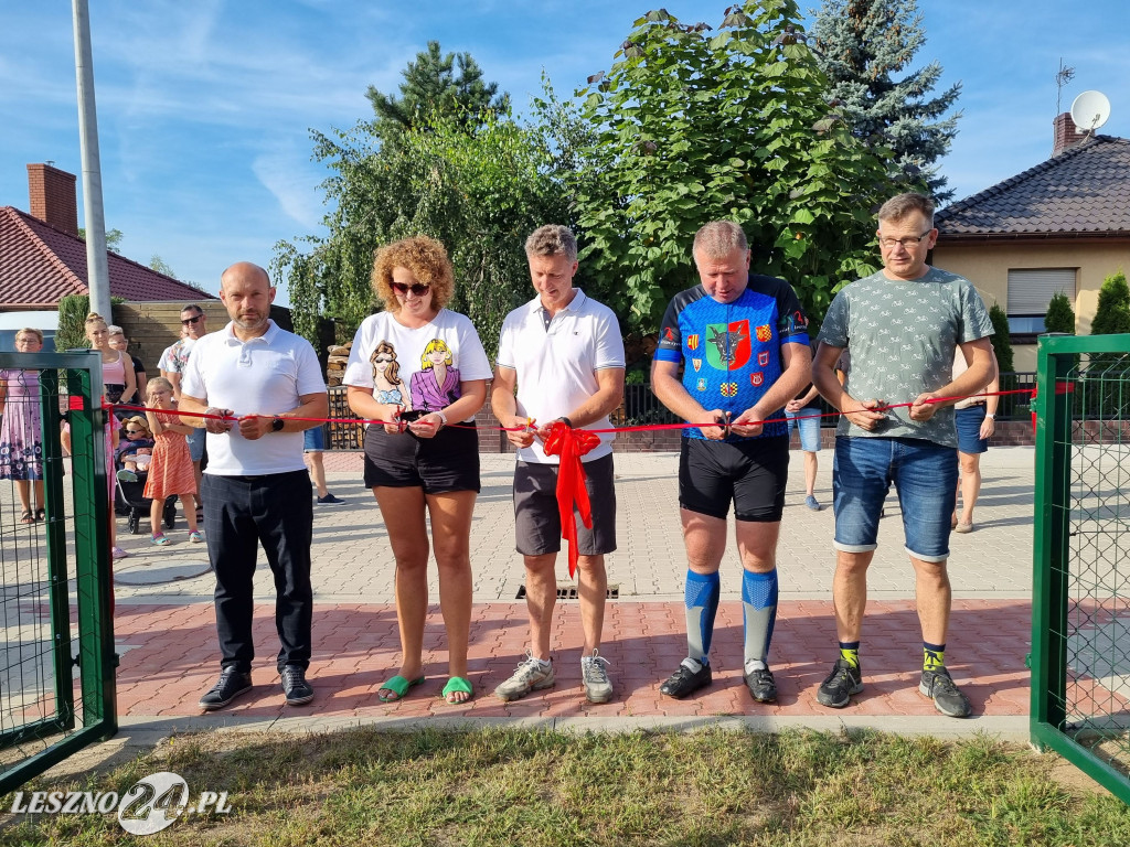 Przecięcie wstęgi na osiedlu w Rydzynie