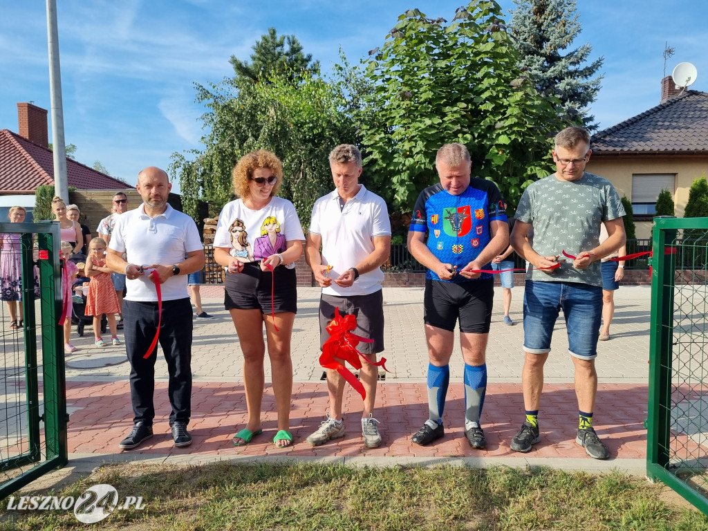 Przecięcie wstęgi na osiedlu w Rydzynie