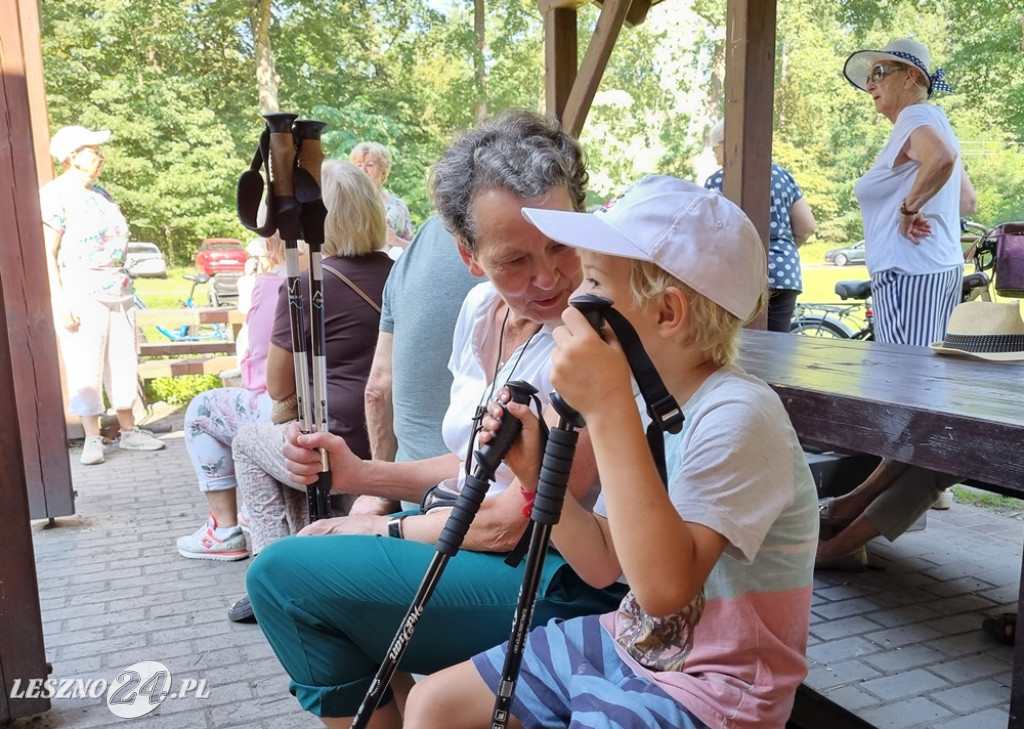 UTW z mieszkańcami na kijkach
