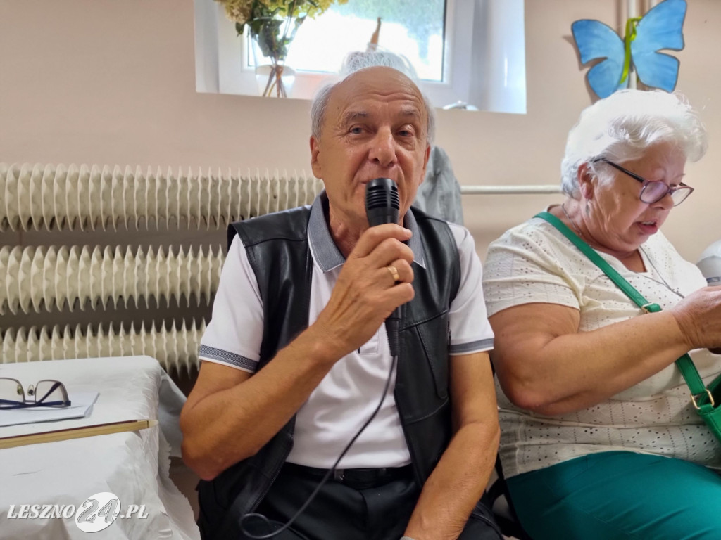 Dostali śpiewniki i śpiewali