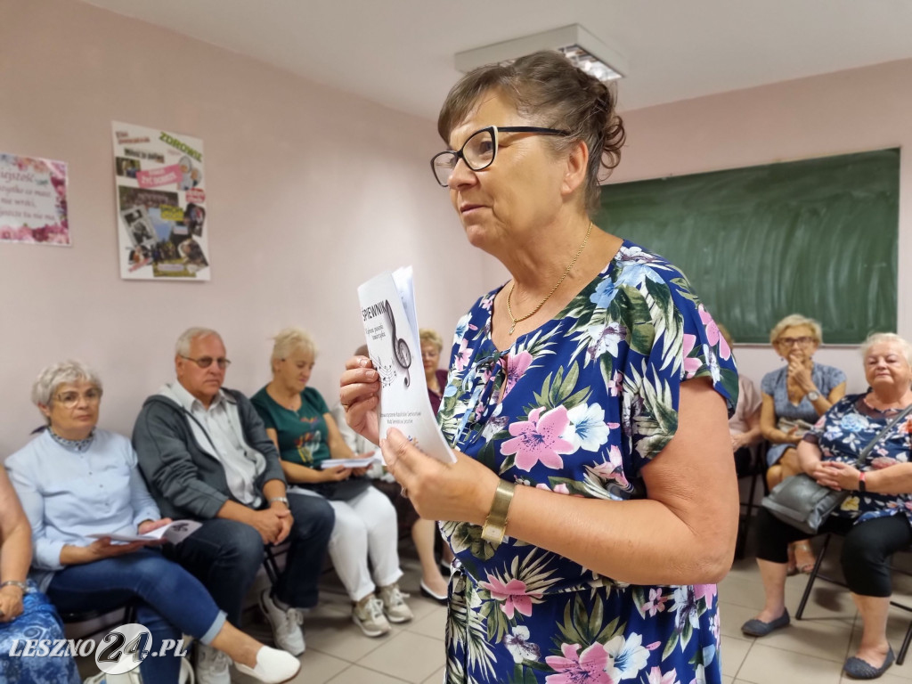 Dostali śpiewniki i śpiewali