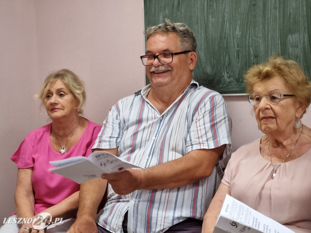 Dostali śpiewniki i śpiewali