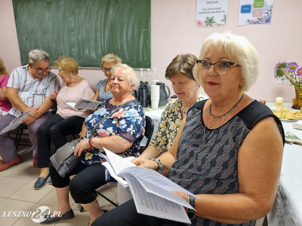 Dostali śpiewniki i śpiewali